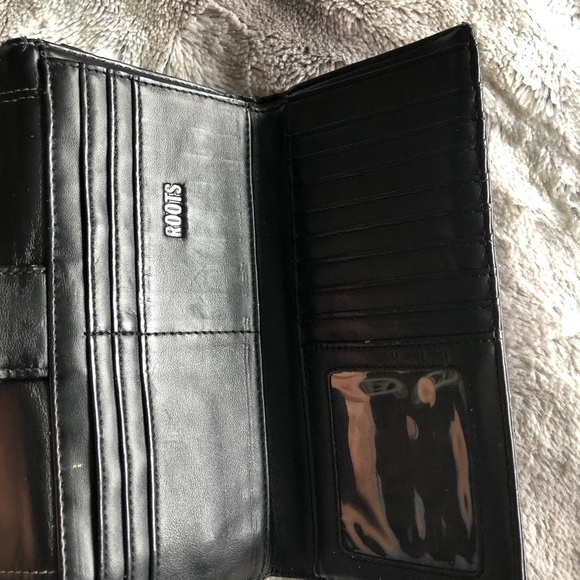 Roots Wallet - Picture 3 of 3